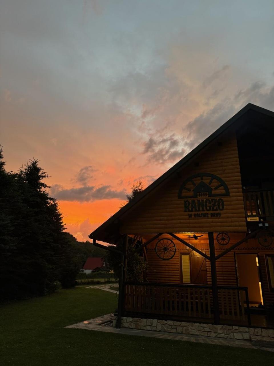 Ranczo Bieszczady Duzy Z Jacuzzi I Sauna Holiday home Mrzyglod